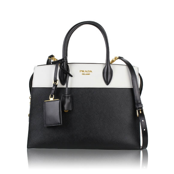 PRADA サフィアーノ 32&nbsp;x24&nbsp;x15cm(幅&nbsp;x 高さ&nbsp;x マチ)