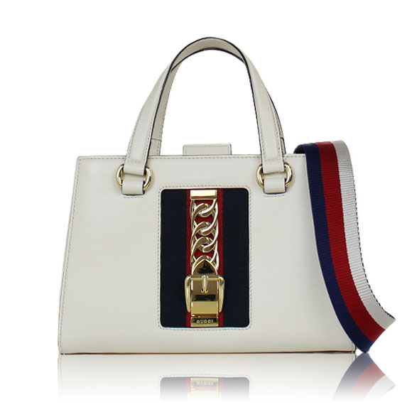 GUCCI シルヴィ 26&nbsp;x17&nbsp;x9cm(幅&nbsp;x 高さ&nbsp;x マチ)