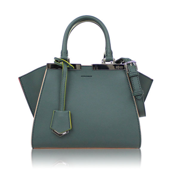 FENDI プチトロワジュール 22 x17 x10cm(幅 x 高さ x マチ) FENDI プチトロワジュール 22 x17 x10cm(幅 x 高さ x マチ)