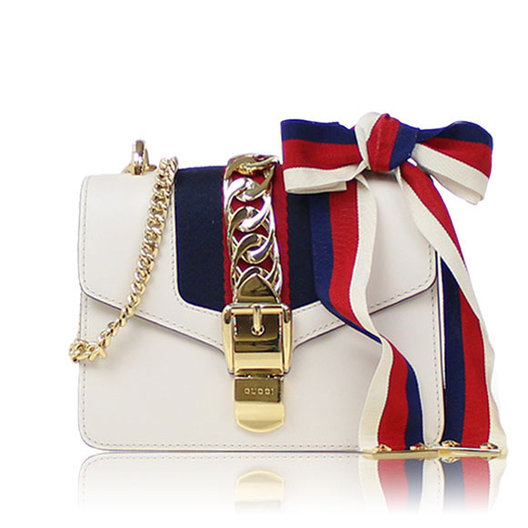 GUCCI シルヴィ 19&nbsp;x13&nbsp;x7cm(幅&nbsp;x 高さ&nbsp;x マチ)