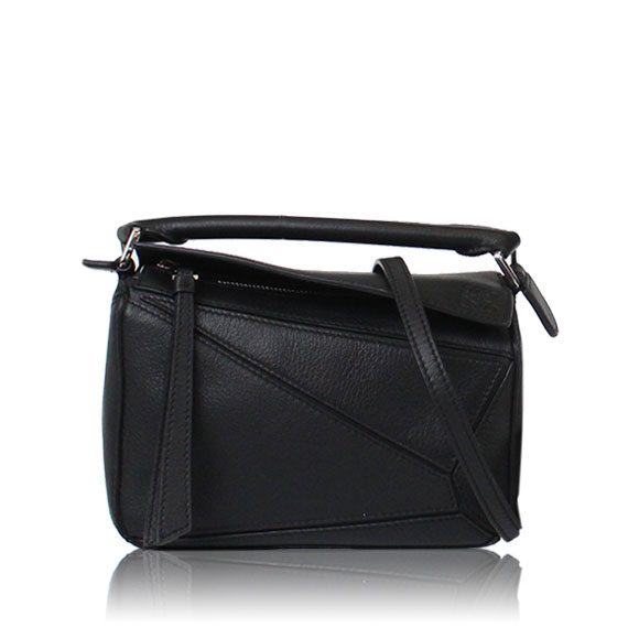 LOEWE パズルバッグミニ 17 x11 x7cm(幅 x 高さ x マチ) LOEWE パズルバッグミニ 17 x11 x7cm(幅 x 高さ x マチ)