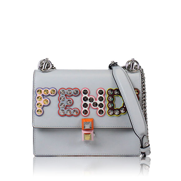 FENDI キャナイ 19 x15 x8cm(幅 x 高さ x マチ) FENDI キャナイ 19 x15 x8cm(幅 x 高さ x マチ)