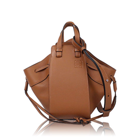 LOEWE ハンモックドローストリングミニ 15&nbsp;x18&nbsp;x11cm(幅&nbsp;x 高さ&nbsp;x マチ)