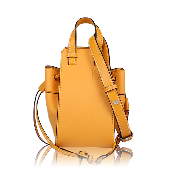 LOEWE ハンモックドローストリングミニ 15&nbsp;x18&nbsp;x11cm(幅&nbsp;x 高さ&nbsp;x マチ)