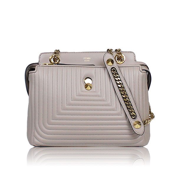 FENDI ドットコム 23 x17 x10cm(幅 x 高さ x マチ) FENDI ドットコム 23 x17 x10cm(幅 x 高さ x マチ)