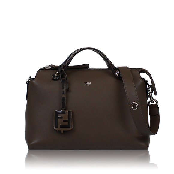 FENDI バイザウェイミディアム 27 x18 x12cm(幅 x 高さ x マチ) FENDI バイザウェイミディアム 27 x18 x12cm(幅 x 高さ x マチ)
