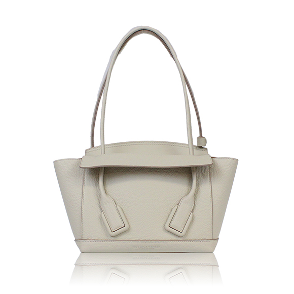BOTTEGA VENETA スモールザアルコ 22 x17 x9cm(幅 x 高さ x マチ) BOTTEGA VENETA スモールザアルコ 22 x17 x9cm(幅 x 高さ x マチ)