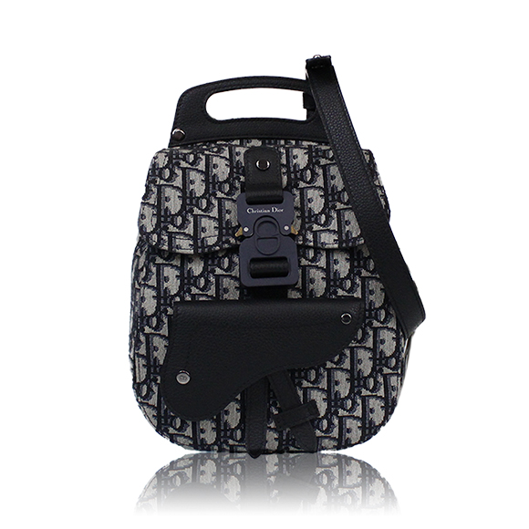 Dior サドルミニバックパック 16&nbsp;x22&nbsp;x9cm(幅&nbsp;x 高さ&nbsp;x マチ)