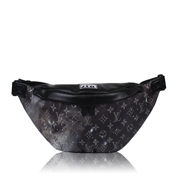 LOUIS VUITTON ディスカバリーバムバッグ 23&nbsp;x17&nbsp;x2cm(幅&nbsp;x 高さ&nbsp;x マチ)