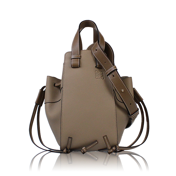 LOEWE ハンモックドローストリングスモール 24&nbsp;x25&nbsp;x14cm(幅&nbsp;x 高さ&nbsp;x マチ)