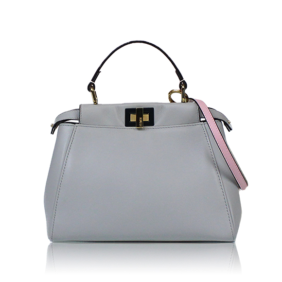 FENDI ミニピーカブー 23 x18 x11cm(幅 x 高さ x マチ) FENDI ミニピーカブー 23 x18 x11cm(幅 x 高さ x マチ)