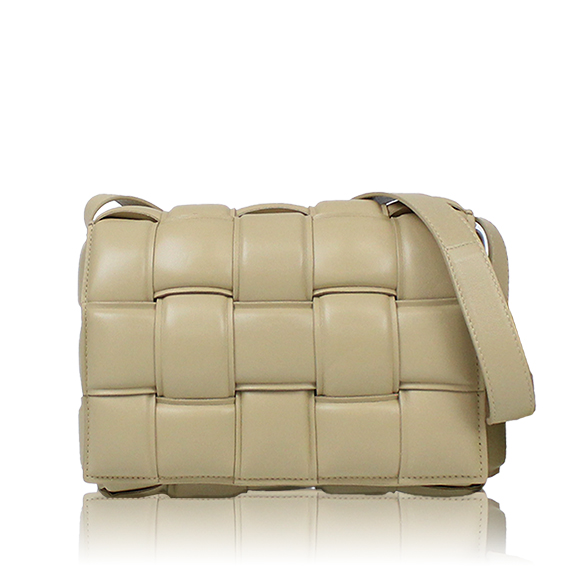 BOTTEGA VENETA パデッドカセット 24 x15 x5cm(幅 x 高さ x マチ) BOTTEGA VENETA パデッドカセット 24 x15 x5cm(幅 x 高さ x マチ)