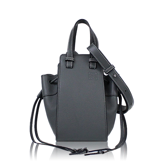 LOEWE ハンモックドローストリングミニ 14&nbsp;x18&nbsp;x11cm(幅&nbsp;x 高さ&nbsp;x マチ)