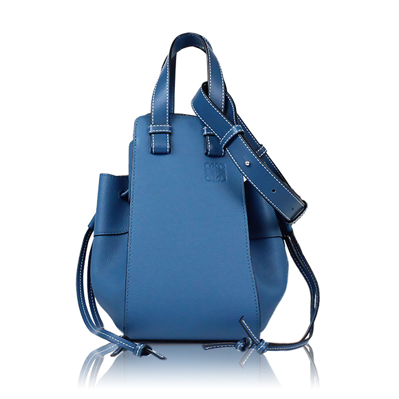 LOEWE ハンモックドローストリングスモール 24 x24 x14cm(幅 x 高さ x マチ) LOEWE ハンモックドローストリングスモール 24 x24 x14cm(幅 x 高さ x マチ)