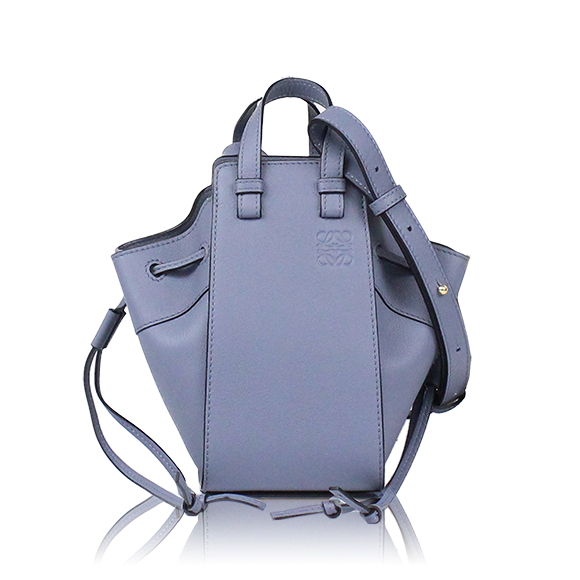 LOEWE ハンモックドローストリングミニ 15&nbsp;x21&nbsp;x10cm(幅&nbsp;x 高さ&nbsp;x マチ)