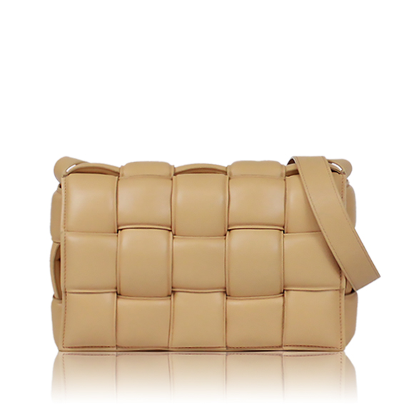 BOTTEGA VENETA パデッドカセット 24 x15 x5cm(幅 x 高さ x マチ) BOTTEGA VENETA パデッドカセット 24 x15 x5cm(幅 x 高さ x マチ)