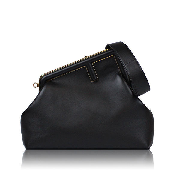 FENDI ファーストミディアム 31 x26 x10cm(幅 x 高さ x マチ) FENDI ファーストミディアム 31 x26 x10cm(幅 x 高さ x マチ)