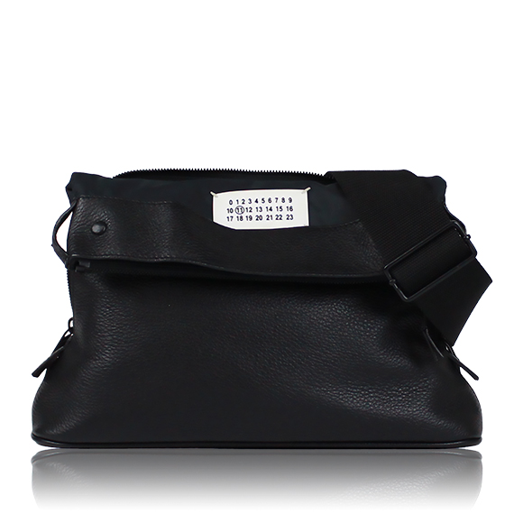 Maison Margiela ショルダーバッグ 31 x19 x10cm(幅 x 高さ x マチ) Maison Margiela ショルダーバッグ 31 x19 x10cm(幅 x 高さ x マチ)