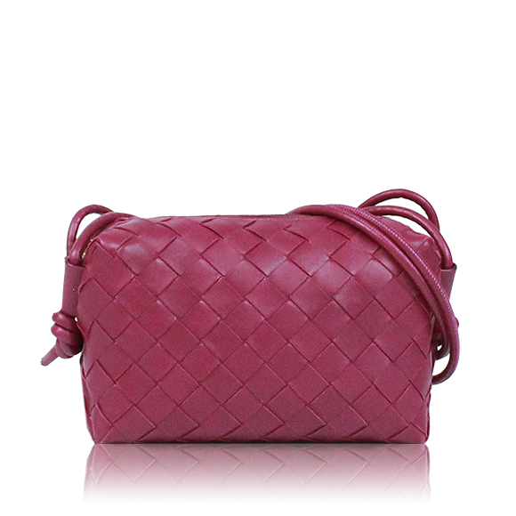 BOTTEGA VENETA ミニループカメラバッグ 17 x11 x6cm(幅 x 高さ x マチ) BOTTEGA VENETA ミニループカメラバッグ 17 x11 x6cm(幅 x 高さ x マチ)