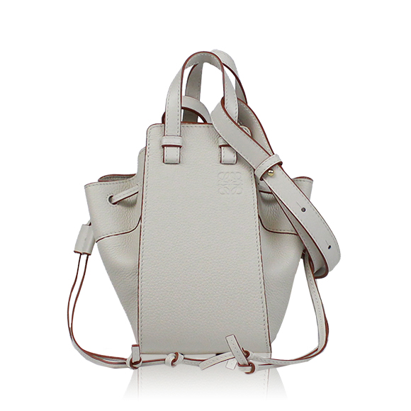 LOEWE ハンモックドローストリングミニ 15 x19 x11cm(幅 x 高さ x マチ) LOEWE ハンモックドローストリングミニ 15 x19 x11cm(幅 x 高さ x マチ)