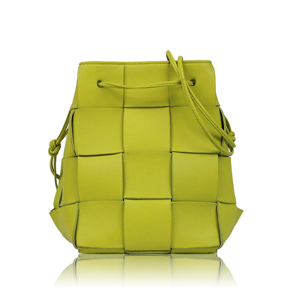 BOTTEGA VENETA スモールカセットバケットバッグ 13 x18 x13cm(幅 x 高さ x マチ) BOTTEGA VENETA スモールカセットバケットバッグ 13 x18 x13cm(幅 x 高さ x マチ)