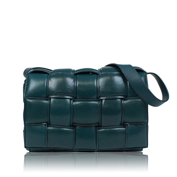 BOTTEGA VENETA パデッドカセット 24 x16 x5cm(幅 x 高さ x マチ) BOTTEGA VENETA パデッドカセット 24 x16 x5cm(幅 x 高さ x マチ)