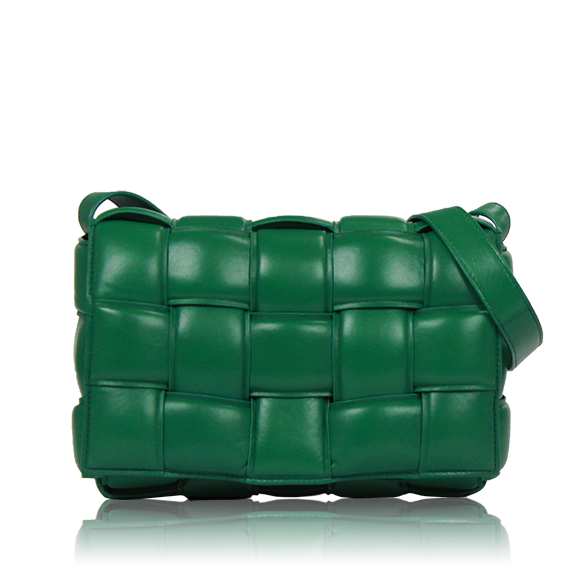 BOTTEGA VENETA パデッドカセット 24 x15 x6cm(幅 x 高さ x マチ) BOTTEGA VENETA パデッドカセット 24 x15 x6cm(幅 x 高さ x マチ)
