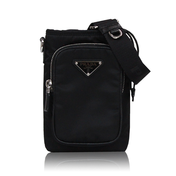 PRADA Re-Nylonスマートフォンケース 11&nbsp;x18&nbsp;x3cm(幅&nbsp;x 高さ&nbsp;x マチ)