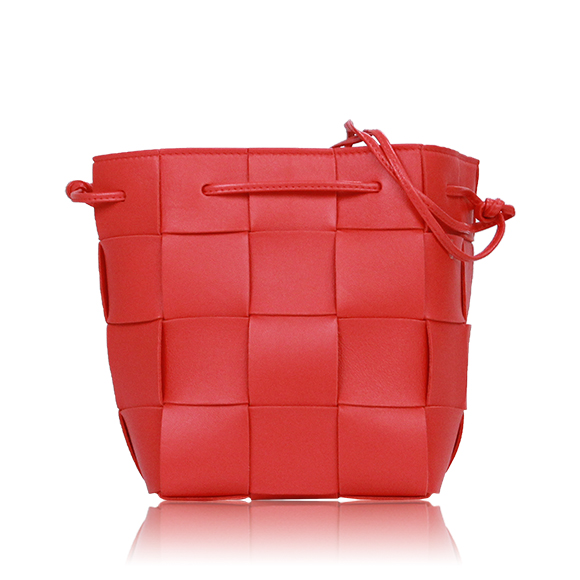 BOTTEGA VENETA スモールカセットバケットバッグ 14 x18 x13cm(幅 x 高さ x マチ) BOTTEGA VENETA スモールカセットバケットバッグ 14 x18 x13cm(幅 x 高さ x マチ)