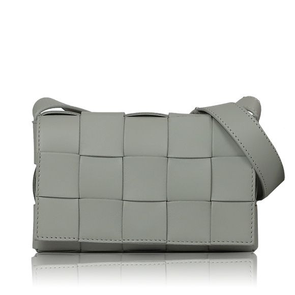 BOTTEGA VENETA カセット 18&nbsp;x12&nbsp;x4cm(幅&nbsp;x 高さ&nbsp;x マチ)