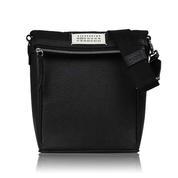 Maison Margiela 5ACカメラバッグ 19 x22 x7cm(幅 x 高さ x マチ) Maison Margiela 5ACカメラバッグ 19 x22 x7cm(幅 x 高さ x マチ)