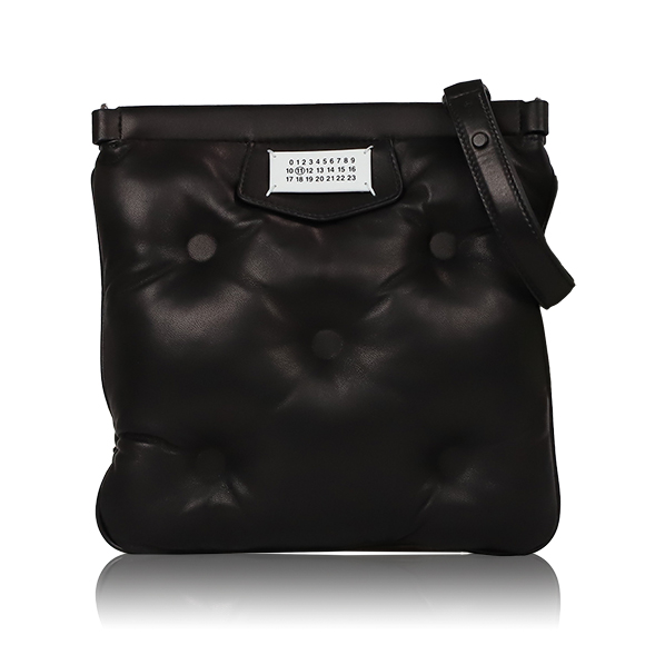 Maison Margiela グラムスラムフラップポケットバッグ 24 x24 x1cm(幅 x 高さ x マチ) Maison Margiela グラムスラムフラップポケットバッグ 24 x24 x1cm(幅 x 高さ x マチ)
