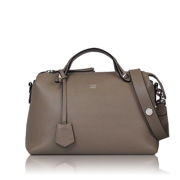 FENDI バイザウェイミディアム 28 x17 x13cm(幅 x 高さ x マチ) FENDI バイザウェイミディアム 28 x17 x13cm(幅 x 高さ x マチ)